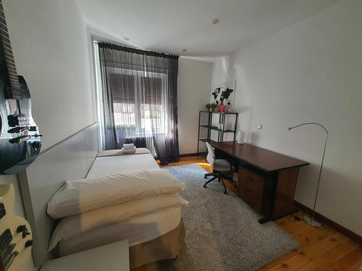 Teo Apartment Pamplona Bagian luar foto